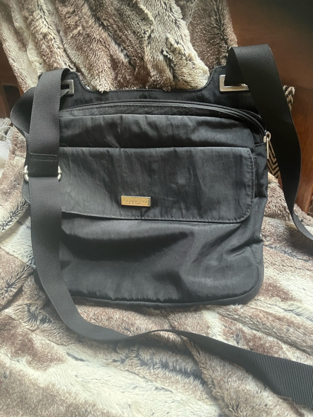 Baggallini Black Crossbody Shoulder Bag -